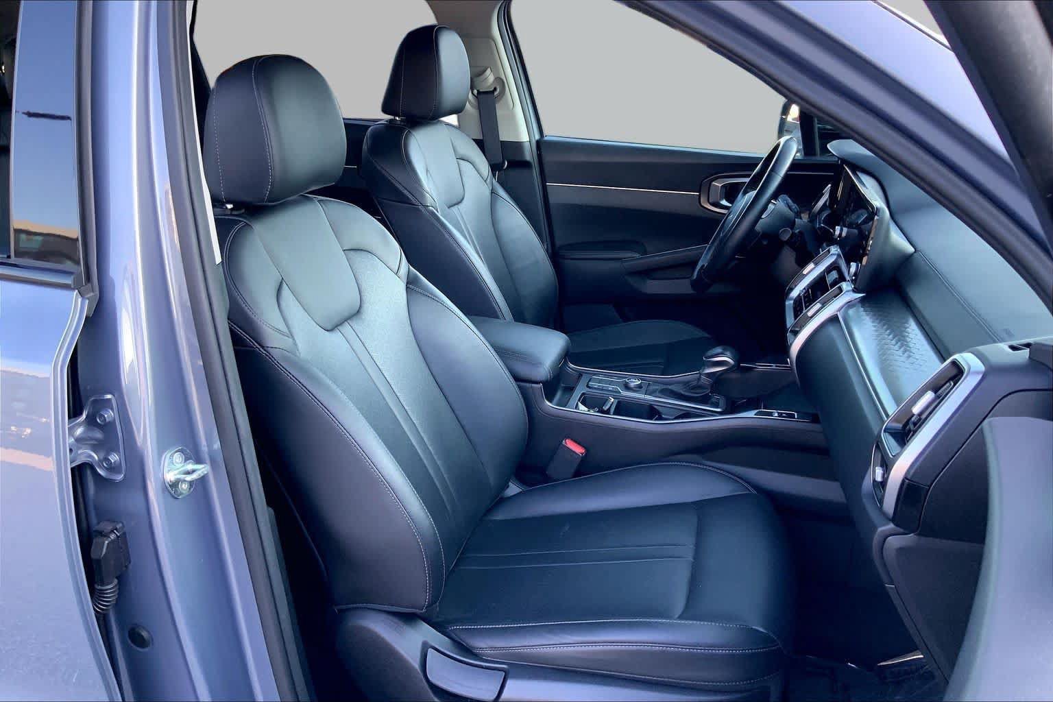Used 2023 Kia Sorento S w/ Panoramic Sunroof Package FWD image 9