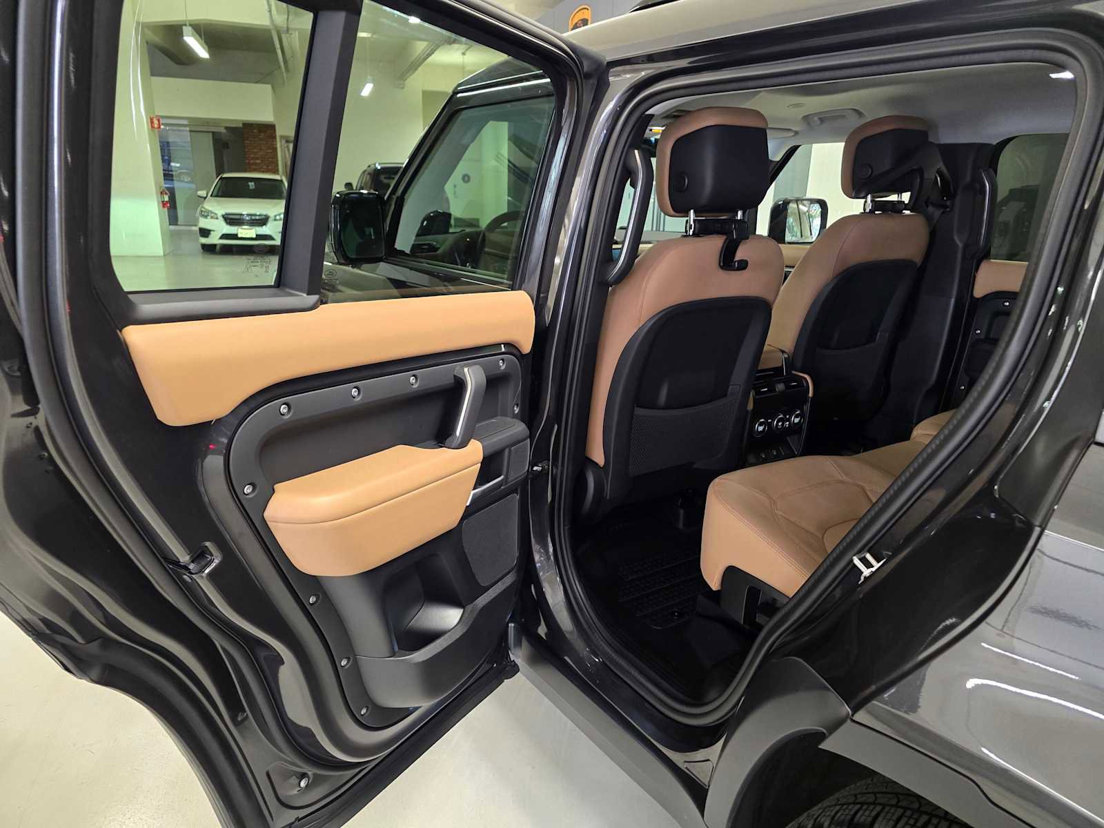 Used 2025 Land Rover Defender 130 S image 18