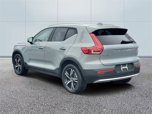 Used 2025 Volvo XC40 B5 Core image 6