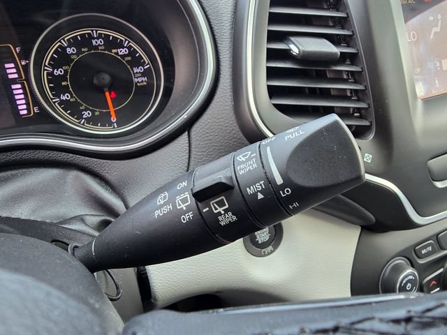 Used 2020 Jeep Cherokee Latitude Lux w/ Comfort/Convenience Group AWD/4WD image 18