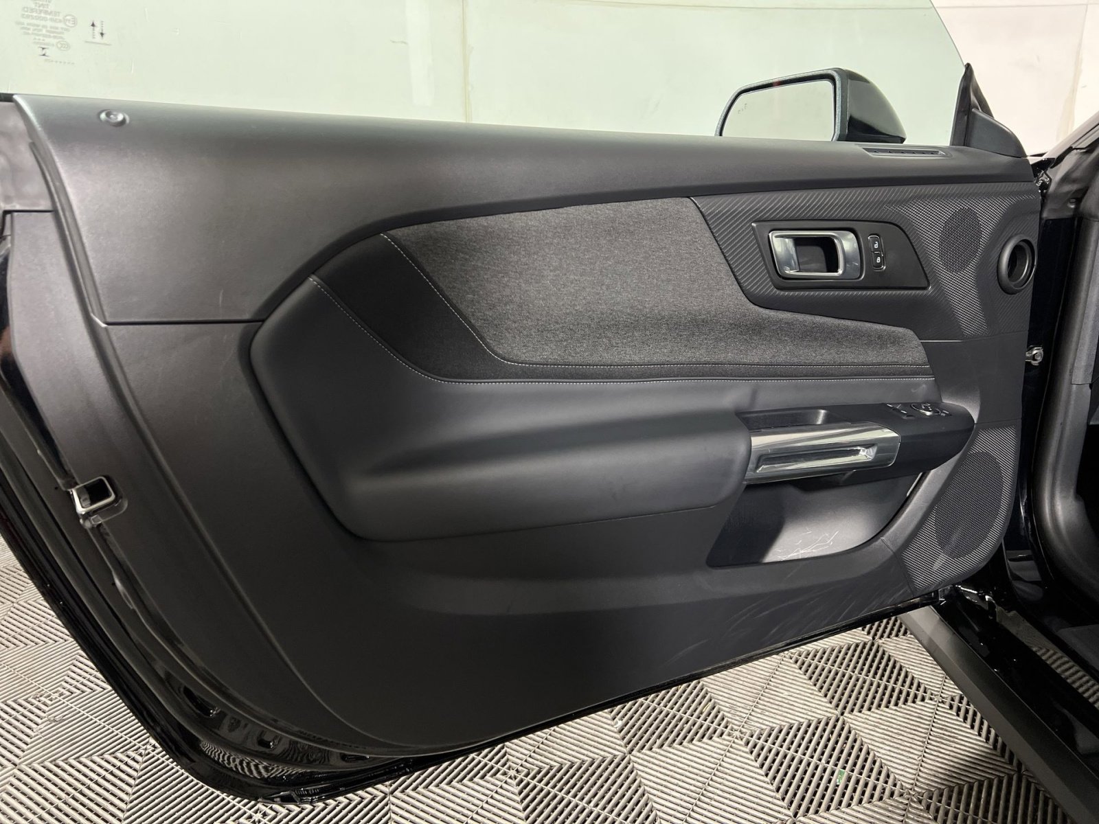 Used 2025 Ford Mustang GT w/ GT Performance Package RWD image 14