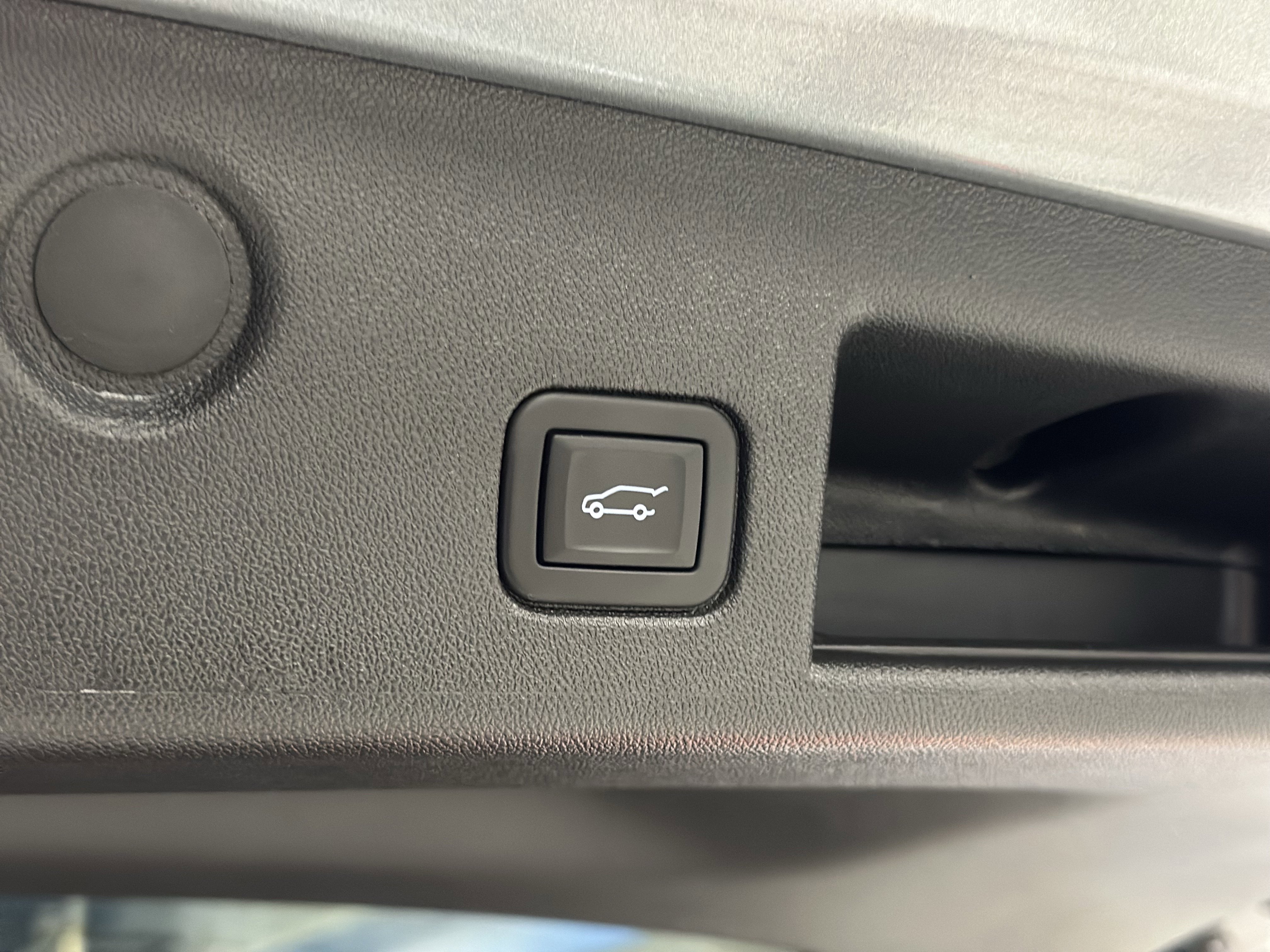 Used 2024 Chevrolet Equinox Premier image 7