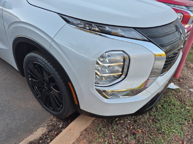 New 2026 Mitsubishi Outlander LE FWD image 9
