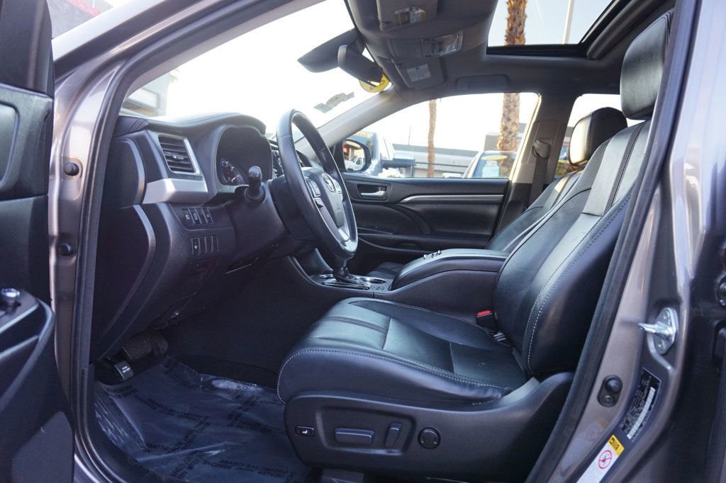 Used 2017 Toyota Highlander SE FWD image 17