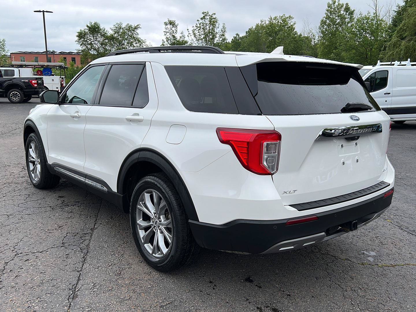 Used 2023 Ford Explorer XLT w/ Equipment Group 202A AWD/4WD image 3
