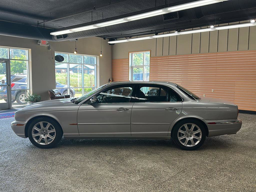 Used 2004 Jaguar XJ8 image 2