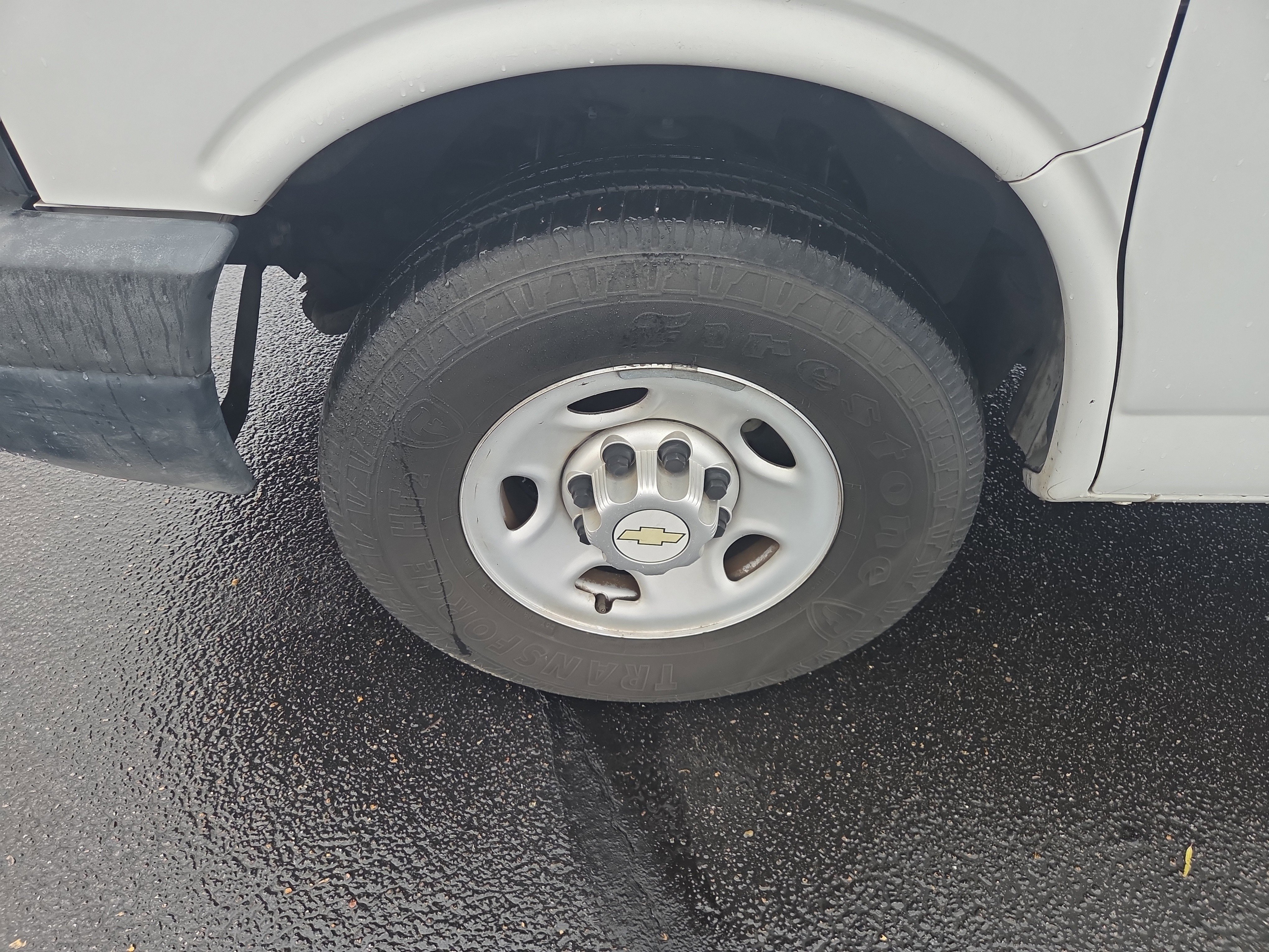 Used 2014 Chevrolet Express 2500 image 9