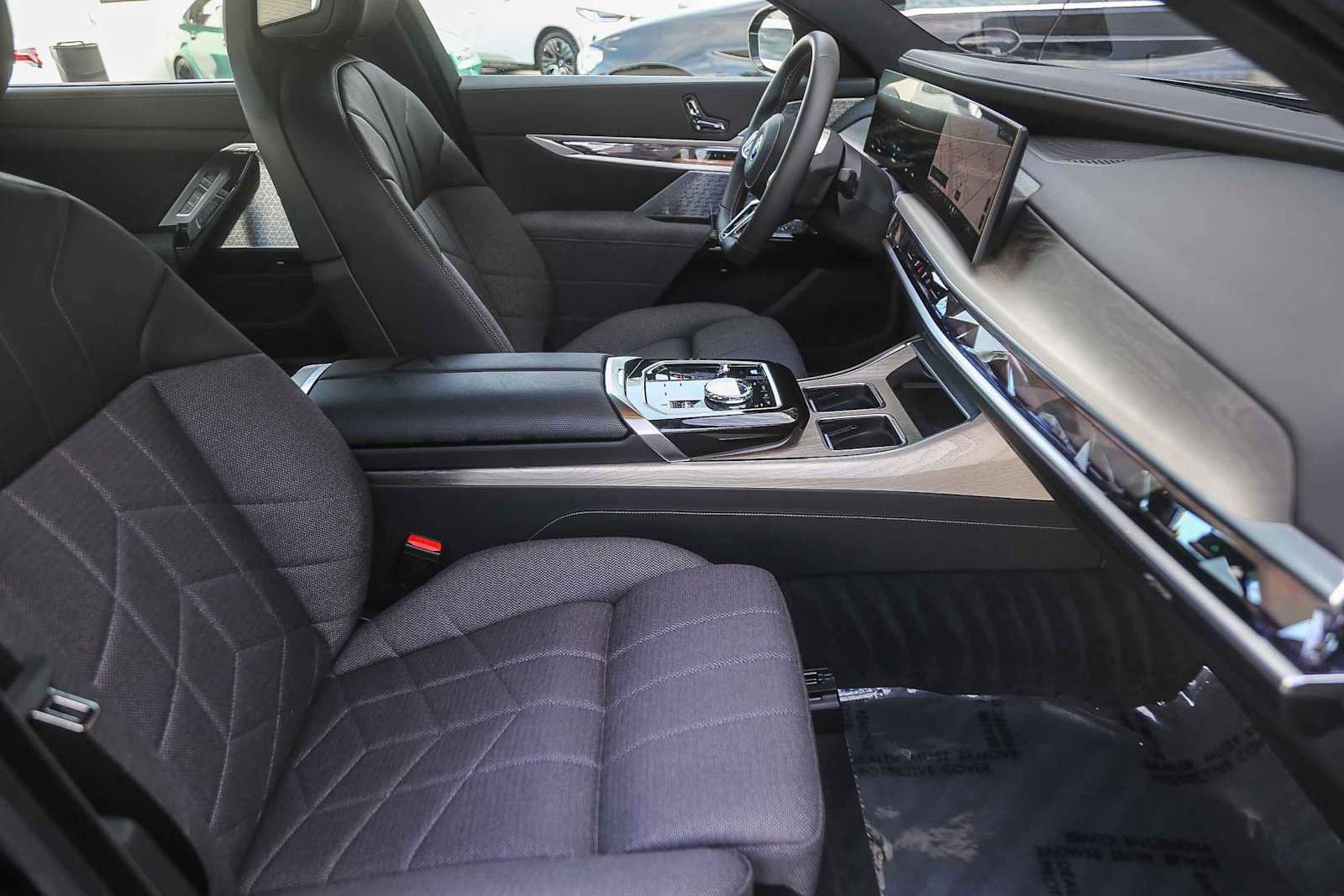 Used 2025 BMW i7 M70 image 13