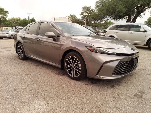 Used 2026 Toyota Camry XLE image 3