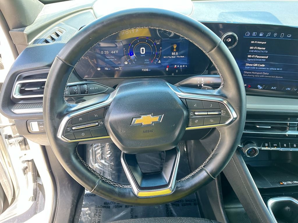 Used 2025 Chevrolet Traverse LT w/ Driver Confidence Package AWD/4WD image 11