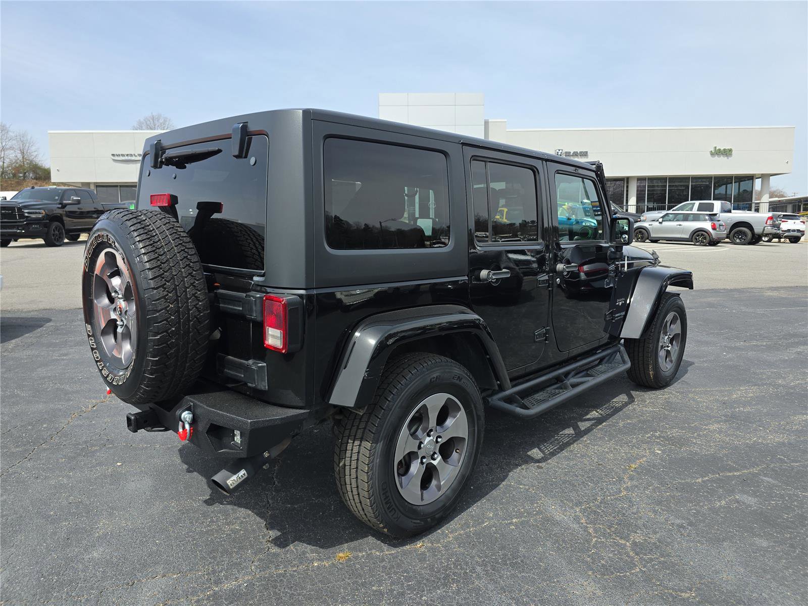 Used 2018 Jeep Wrangler Unlimited Sahara w/ Connectivity Group image 3