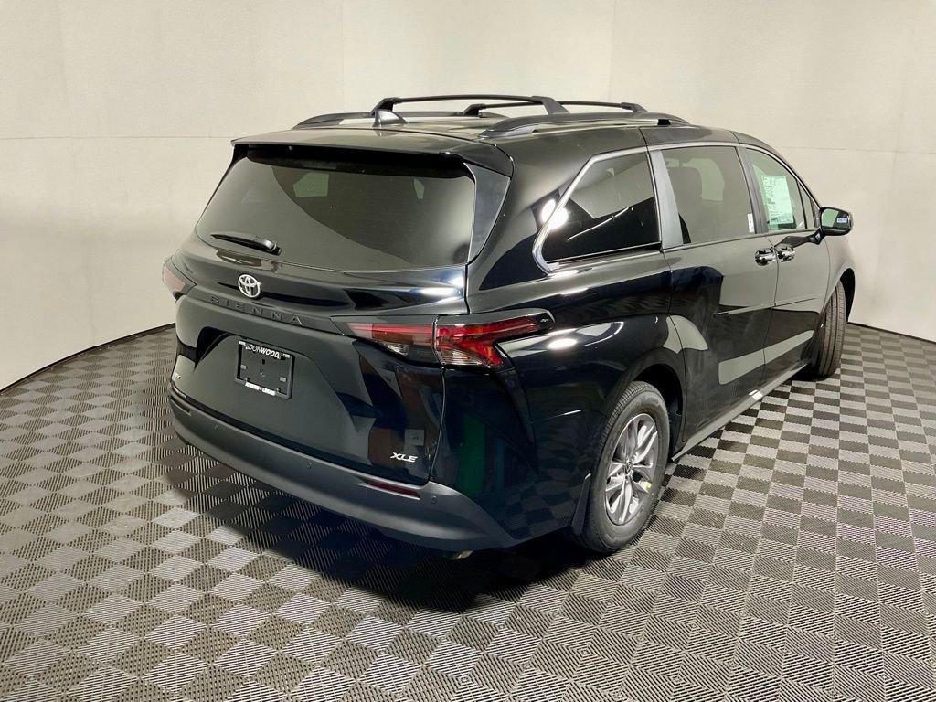 New 2026 Toyota Sienna XLE image 18