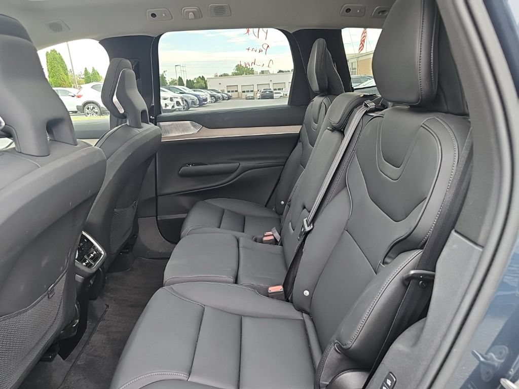 Used 2025 Volvo EX90 Ultra AWD/4WD image 12
