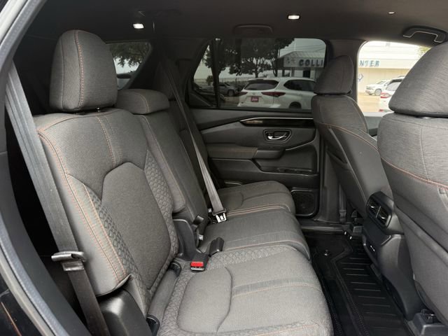 Used 2025 Honda Pilot Sport image 32