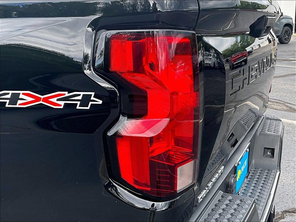 Used 2023 Chevrolet Colorado LT w/ LT Convenience Package II AWD/4WD image 35