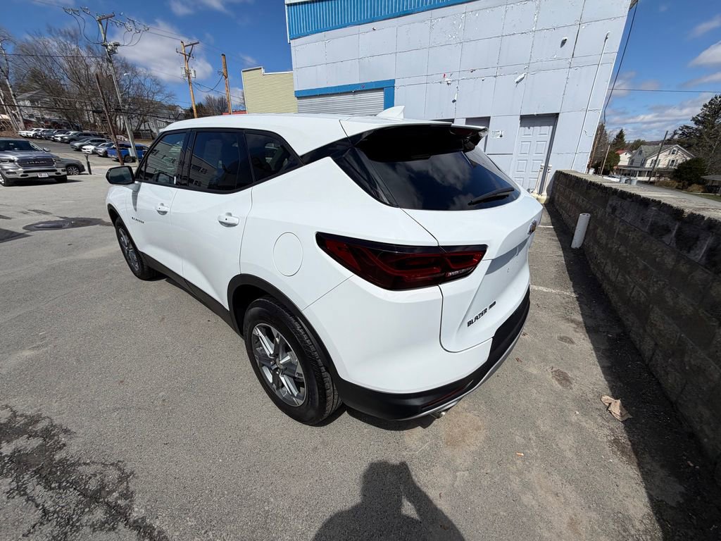Used 2025 Chevrolet Blazer LT image 3