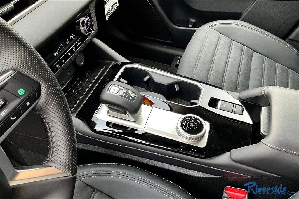 New 2025 Mitsubishi Outlander SE image 8