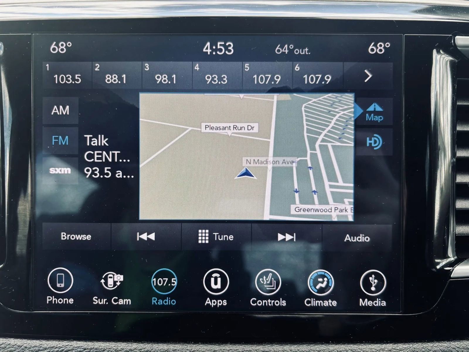 Used 2018 Chrysler Pacifica Limited w/ Tire & Wheel Group FWD image 33
