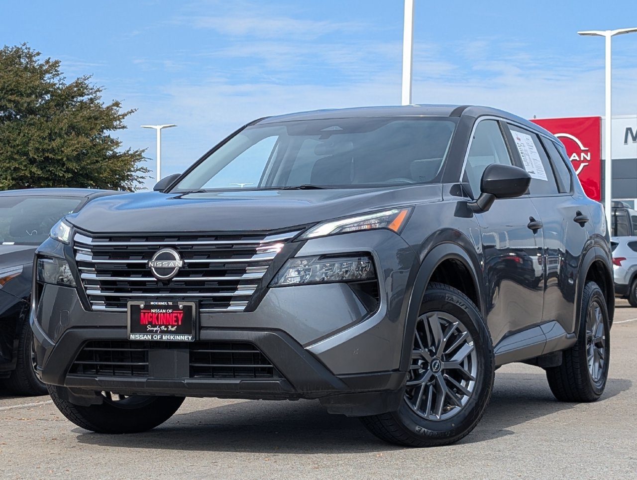 Used 2024 Nissan Rogue S AWD/4WD image 2