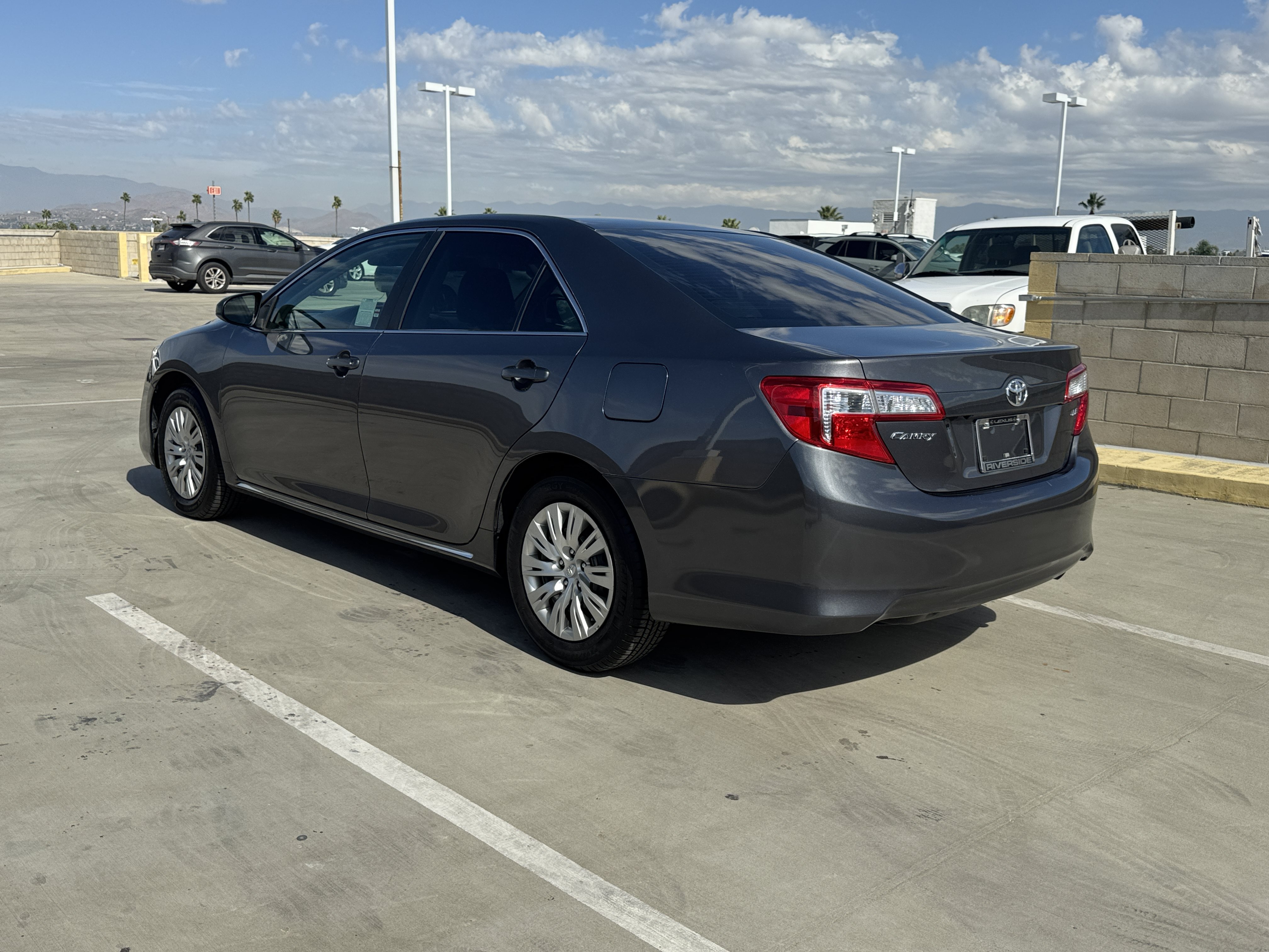 Used 2014 Toyota Camry LE FWD image 7