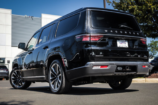 Used 2022 Jeep Wagoneer Series III w/ Premium Group I AWD/4WD image 25