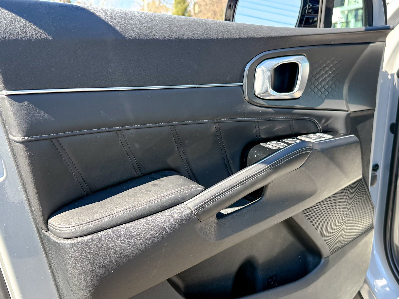 Certified 2023 Kia Sorento SX image 18