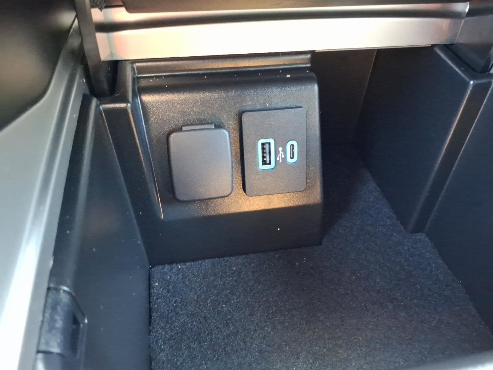 Used 2022 Ford Explorer Platinum w/ Equipment Group 601A AWD/4WD image 15