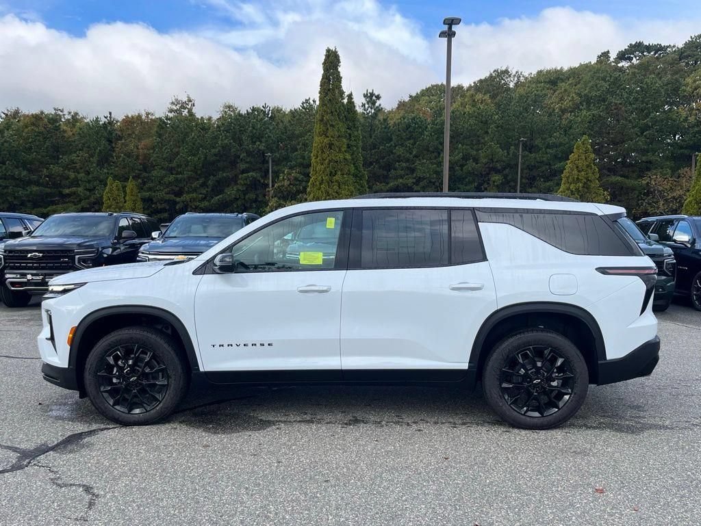 New 2026 Chevrolet Traverse LT w/ Midnight/Sport Edition FWD image 2