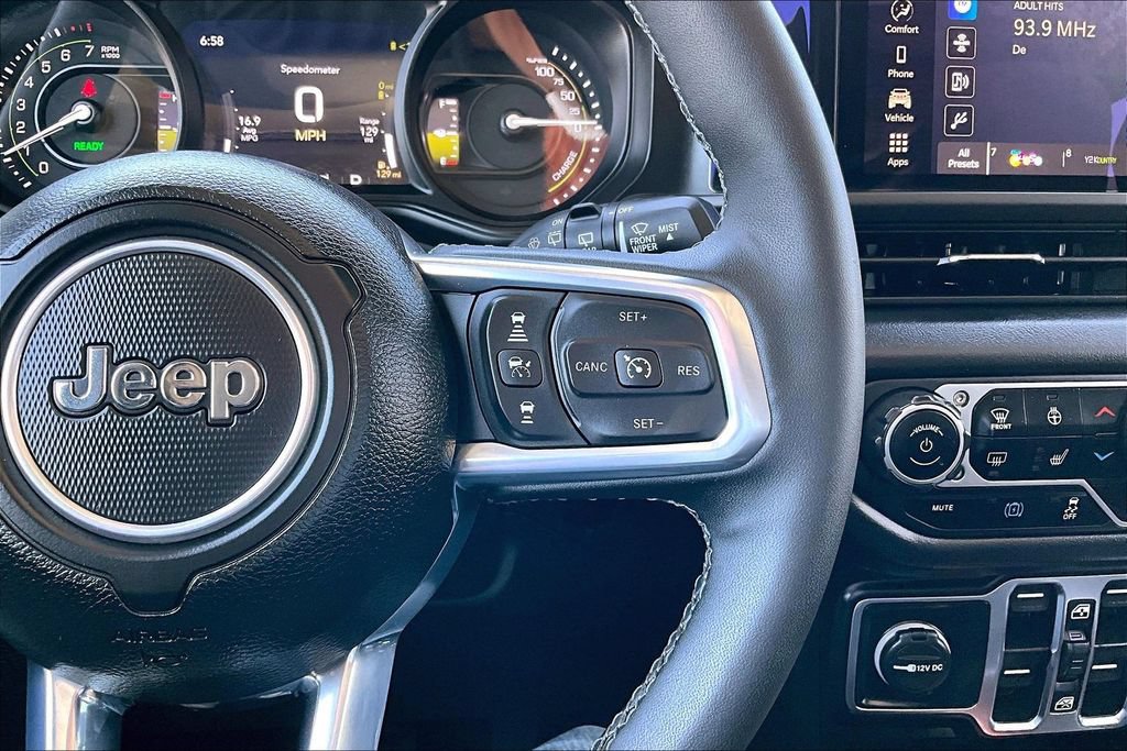 Used 2025 Jeep Wrangler Unlimited Sahara AWD/4WD image 7