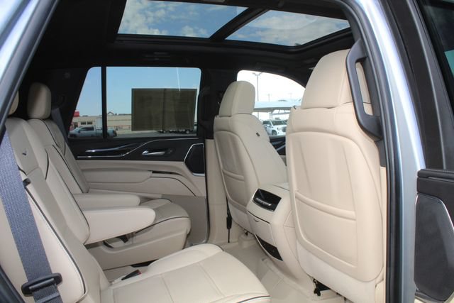 Used 2024 Cadillac Escalade Premium Luxury w/ Performance Package AWD/4WD image 19