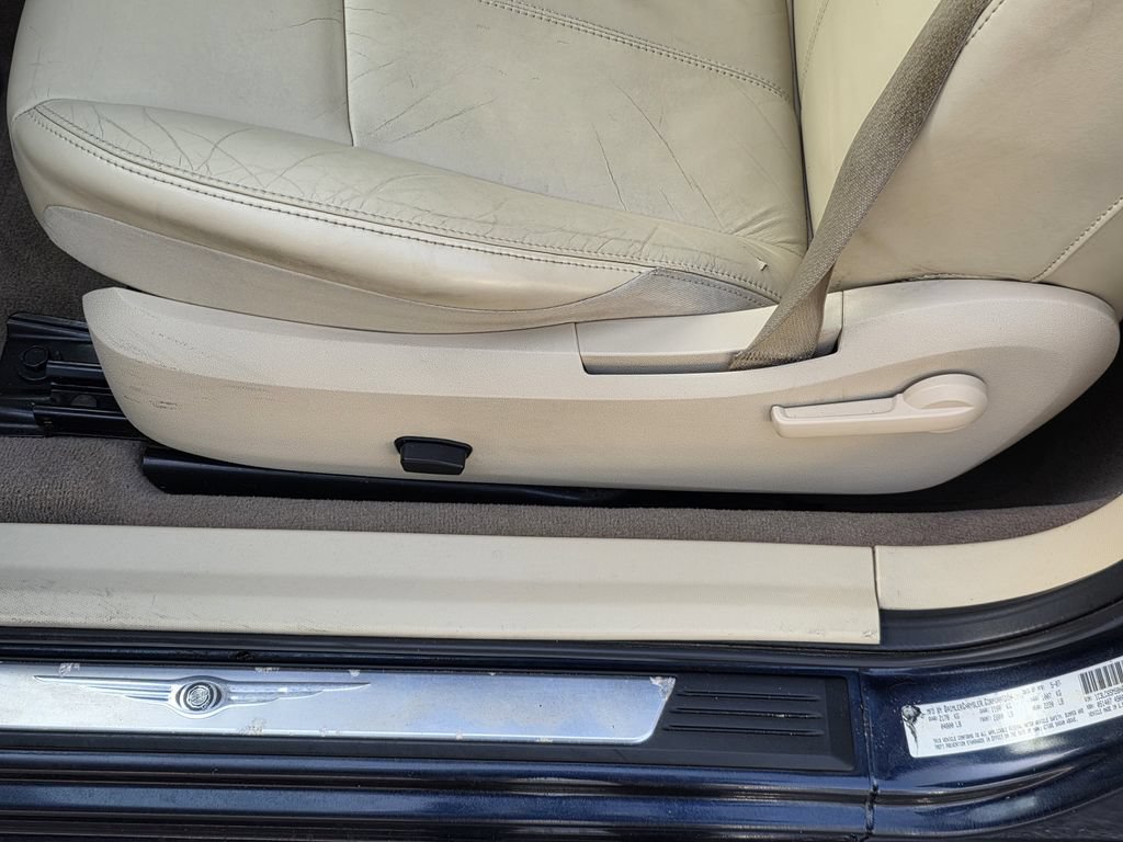 Used 2008 Chrysler Sebring Limited w/ Luxury Group FWD image 17