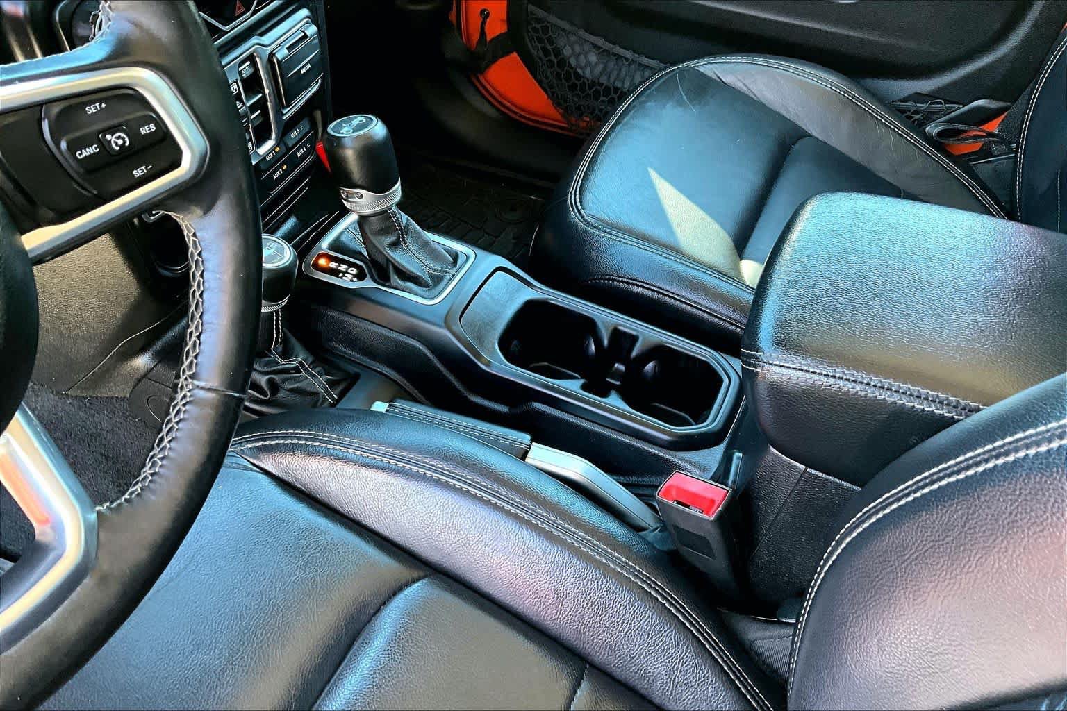 Used 2018 Jeep Wrangler Unlimited Sahara AWD/4WD image 17