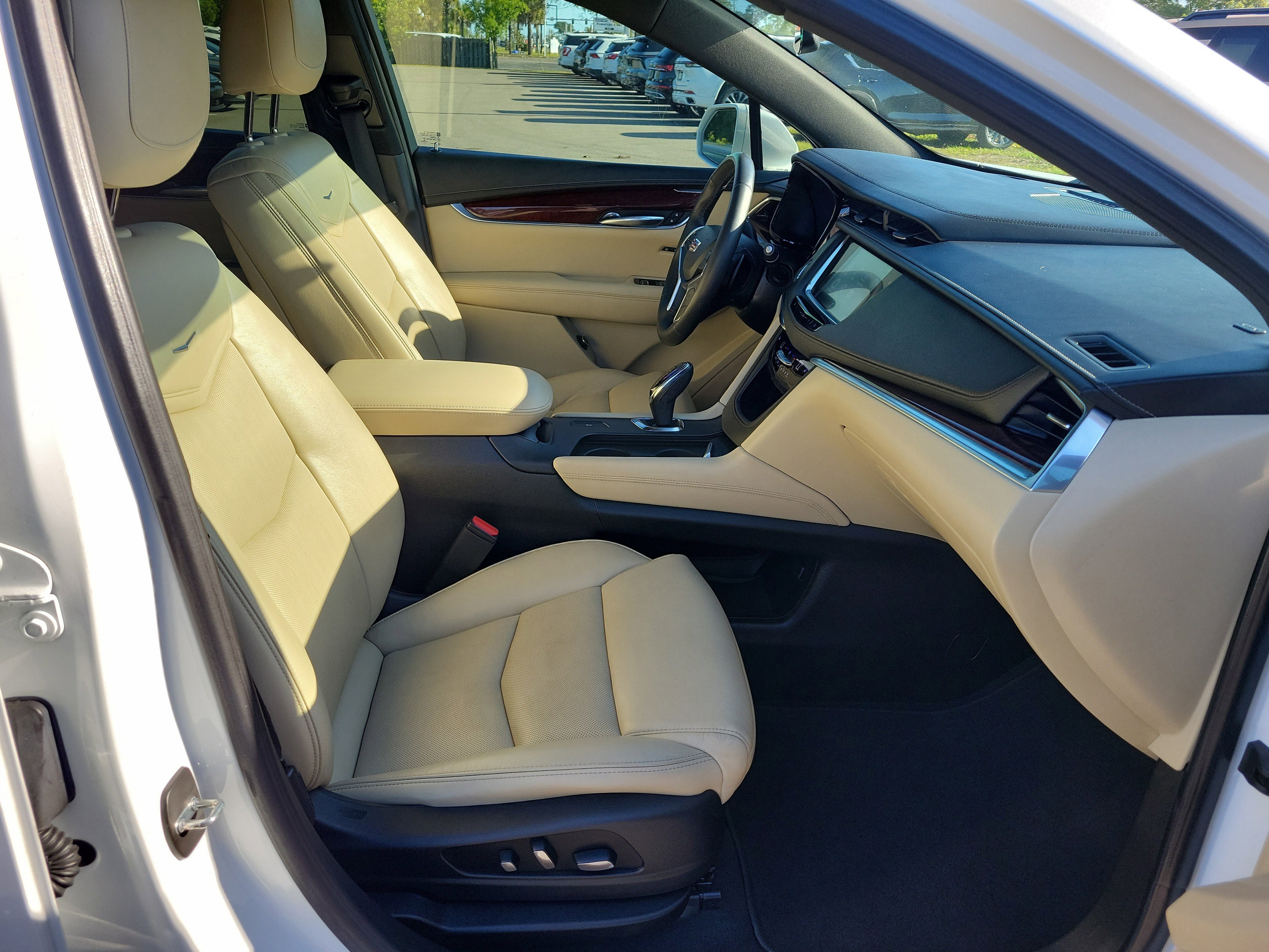 Used 2018 Cadillac XT5 Luxury w/ Driver Awareness Package FWD image 7