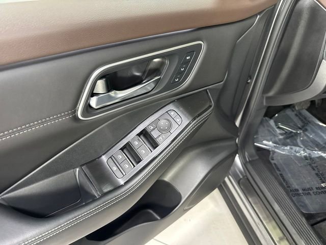 Used 2023 Nissan Rogue Platinum w/ Platinum Premium Package AWD/4WD image 13
