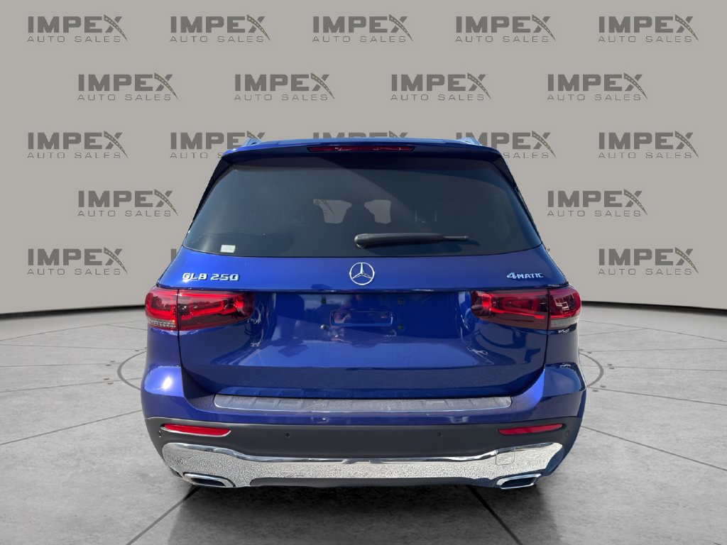 Used 2020 Mercedes-Benz GLB 250 4MATIC w/ Premium Package image 4