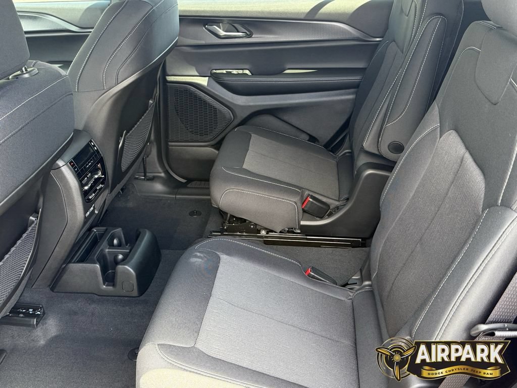 New 2025 Jeep Grand Cherokee L Laredo w/ Luxury Tech Group I AWD/4WD image 18