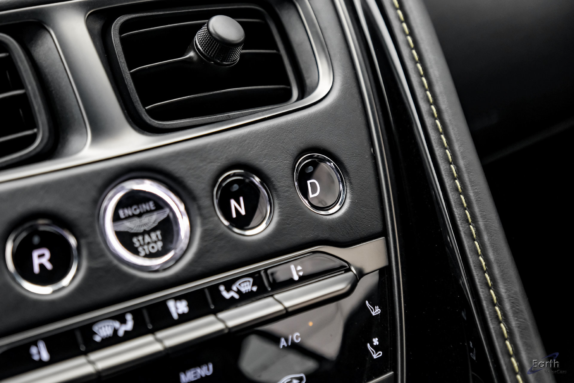 Used 2019 Aston Martin DBS Superleggera RWD image 75