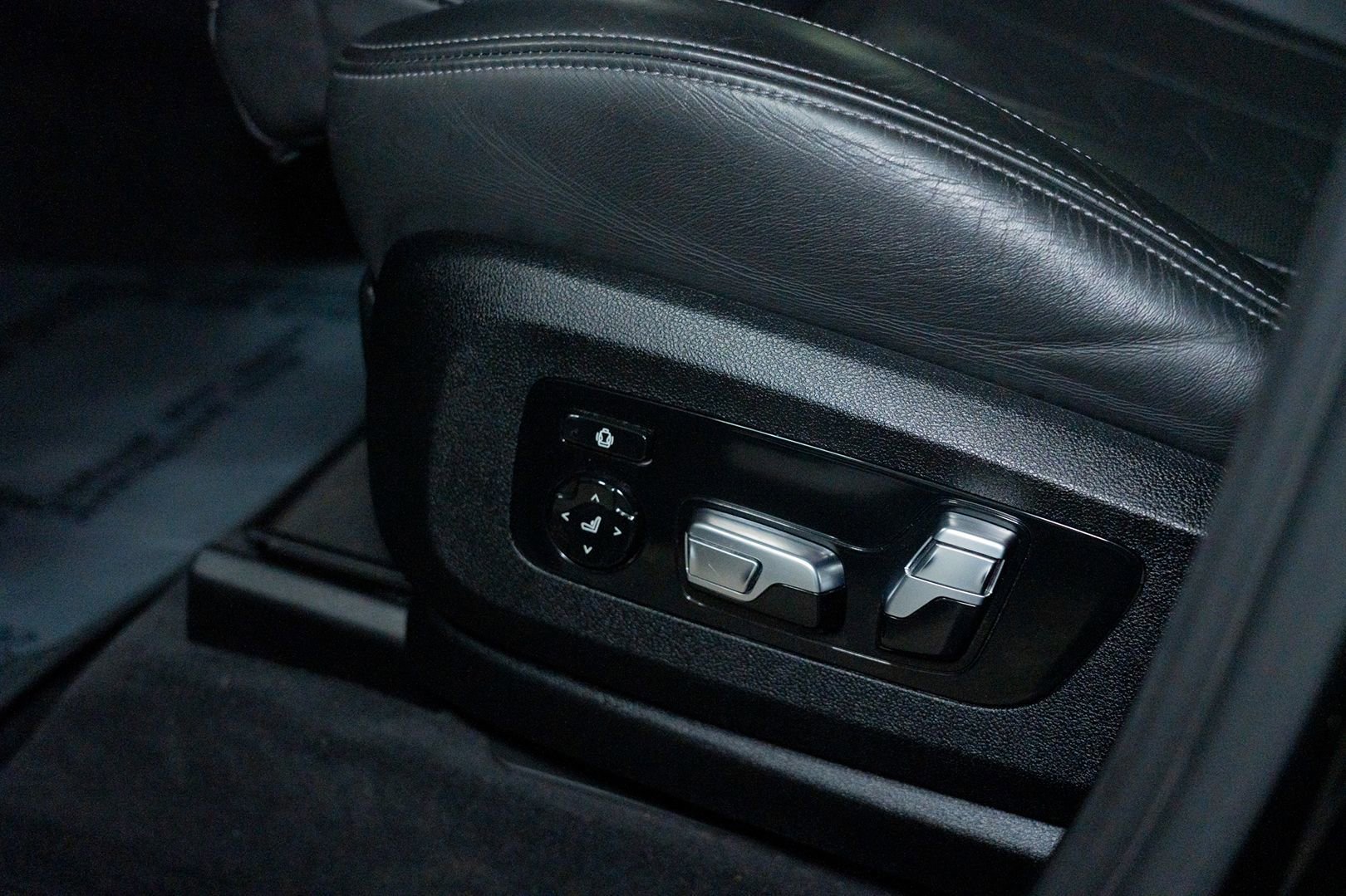 Used 2022 BMW X5 M w/ Executive Package image 25