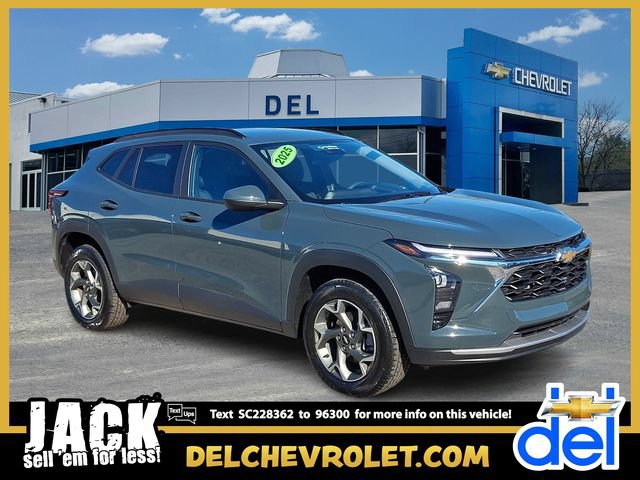 Certified 2025 Chevrolet Trax LT FWD image 1