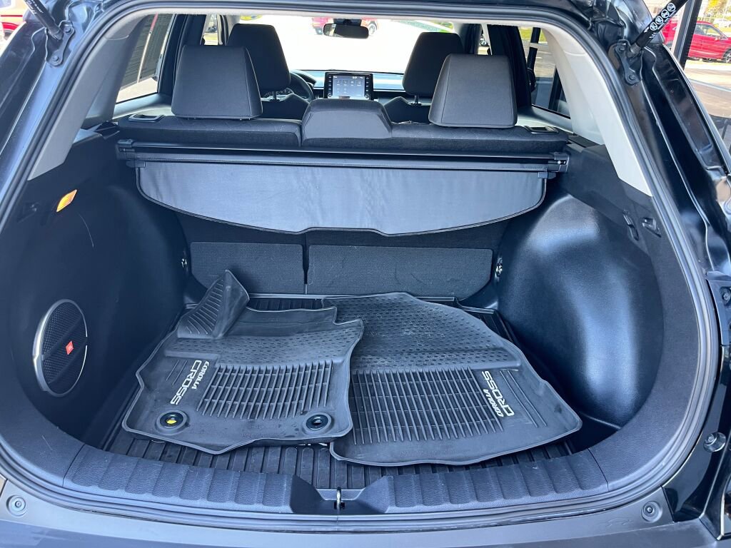 Used 2022 Toyota Corolla Cross LE w/ Moonroof Package FWD image 26