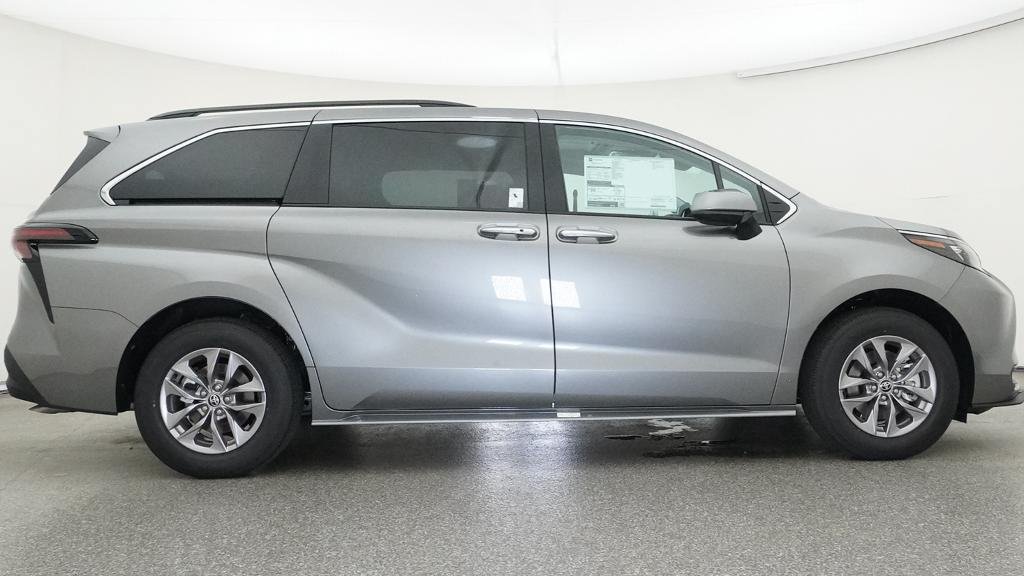 New 2026 Toyota Sienna XLE FWD image 13