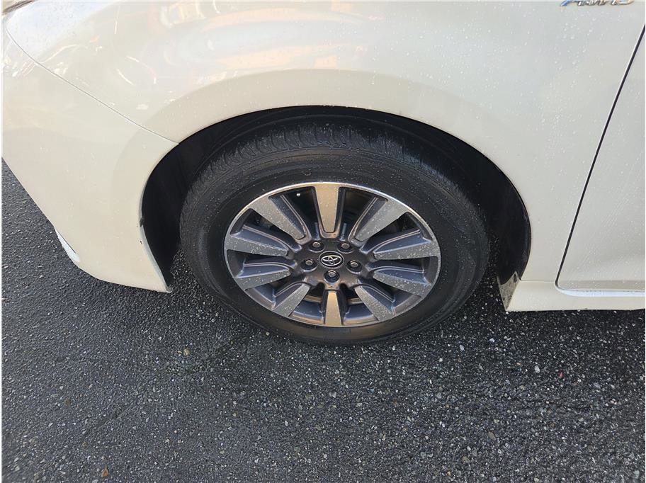 Used 2020 Toyota Sienna Limited Premium w/ Carpet Mat Package image 9