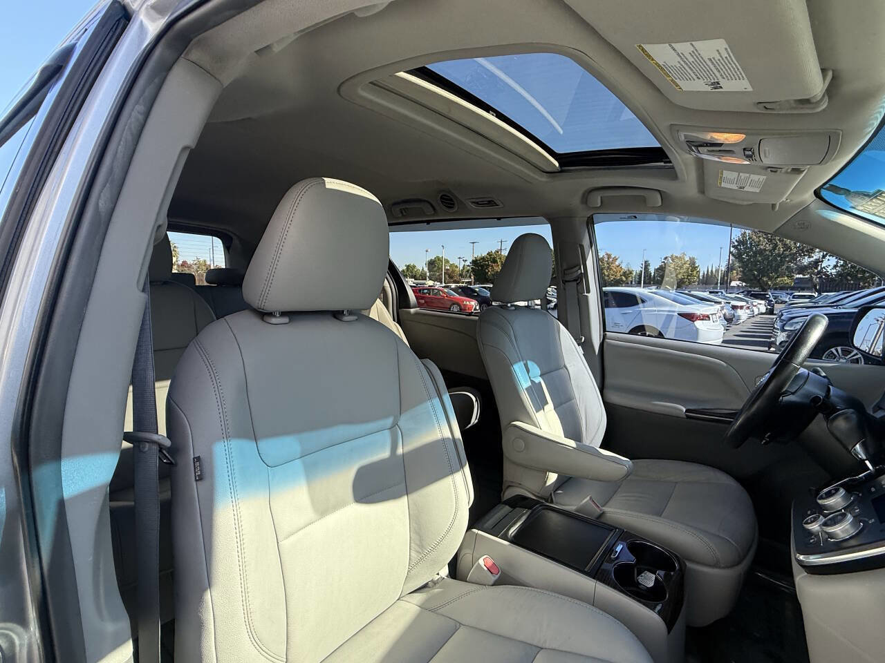 Used 2017 Toyota Sienna image 22