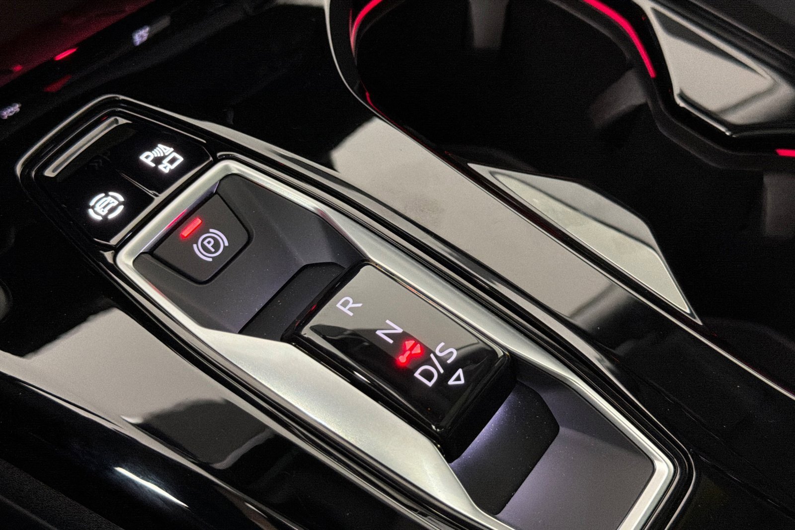 Used 2025 Audi Q5 Premium w/ Convenience Package image 21