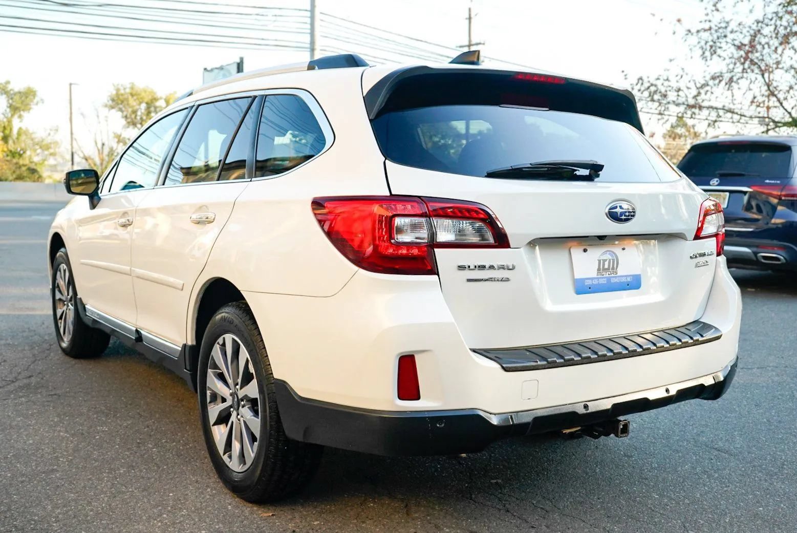 Used 2017 Subaru Outback 2.5i Touring AWD/4WD image 7