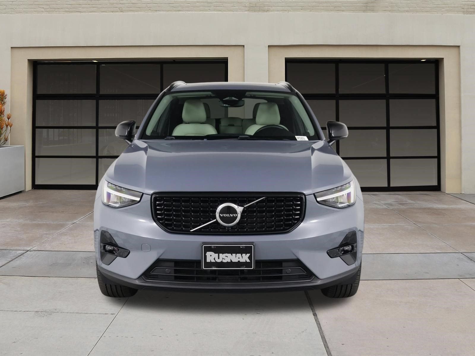 Used 2023 Volvo XC40 B5 Plus w/ Protection Package Premier AWD/4WD image 6