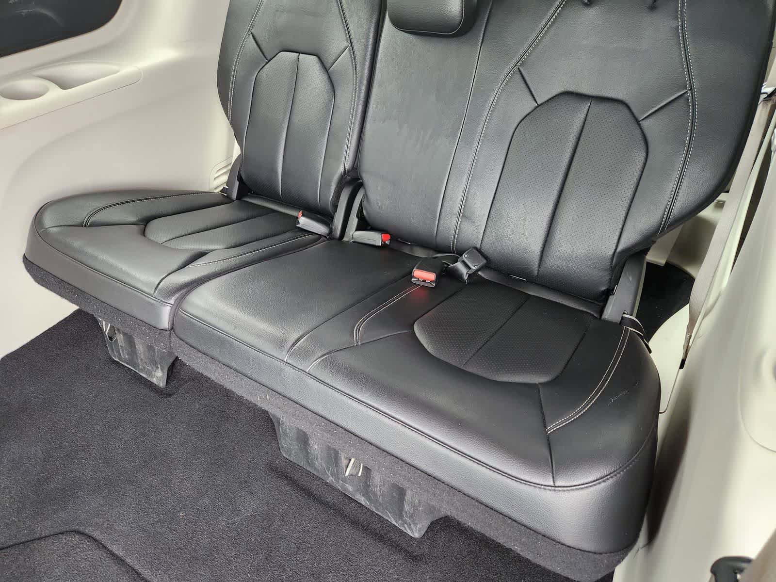 Used 2022 Chrysler Pacifica Touring-L FWD image 28