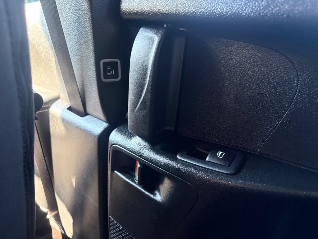 Used 2023 Chrysler Pacifica Touring FWD image 30
