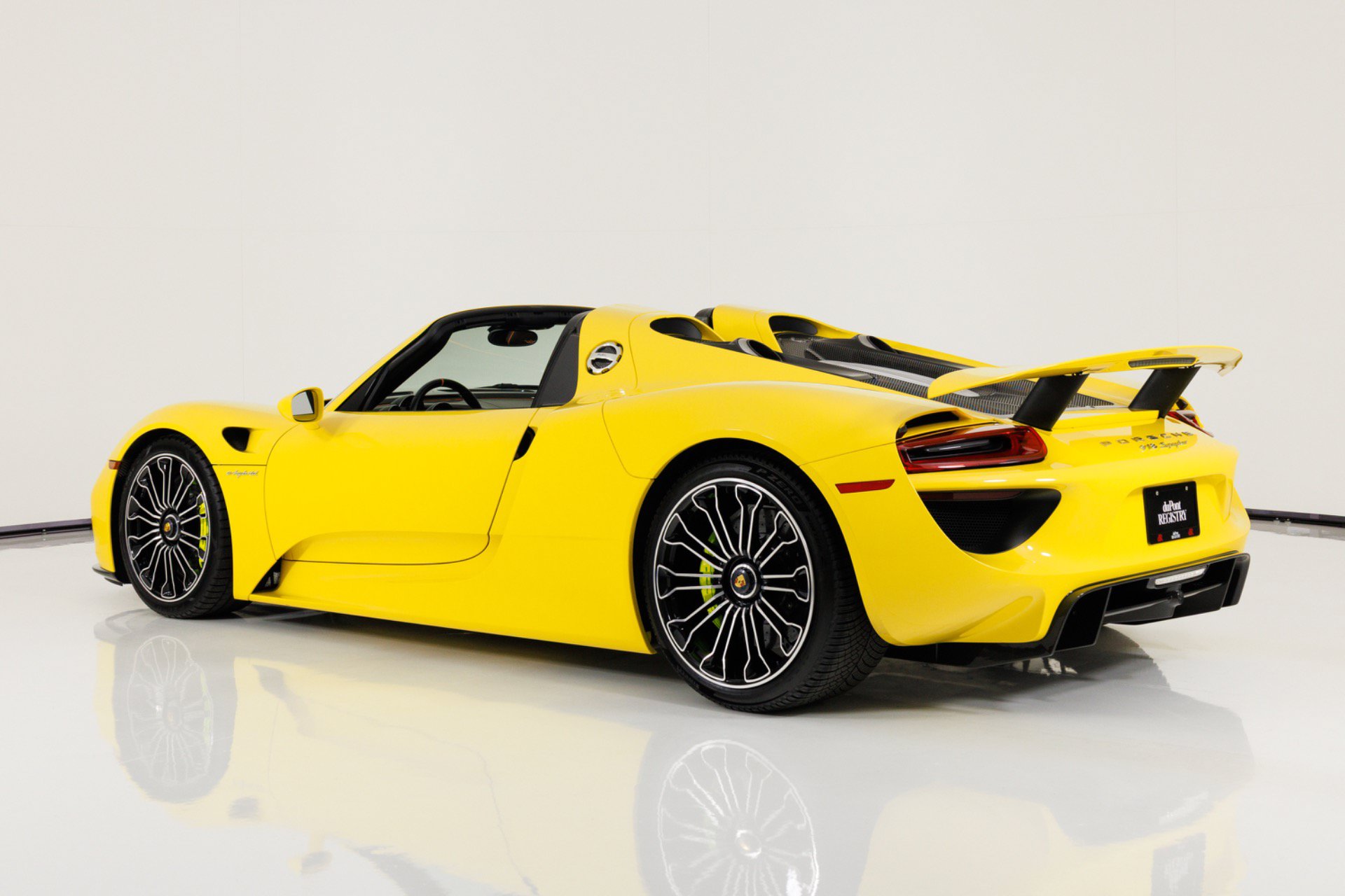 Used 2015 Porsche 918 Spyder AWD/4WD image 6