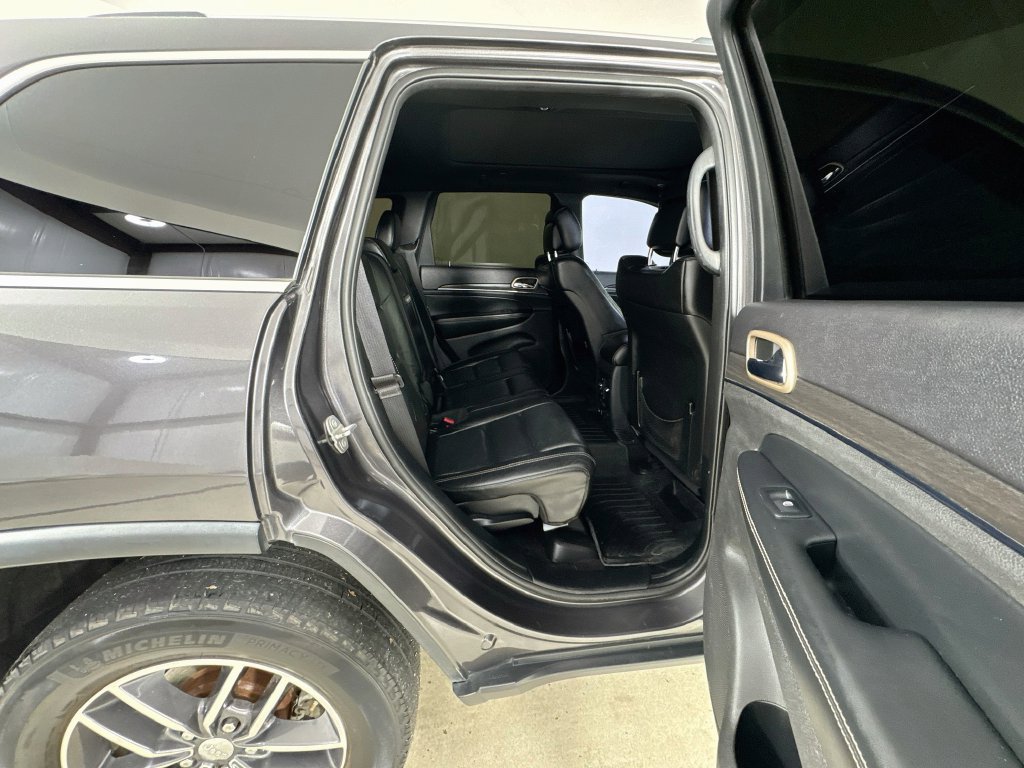 Used 2017 Jeep Grand Cherokee Limited w/ Luxury Group II RWD image 34